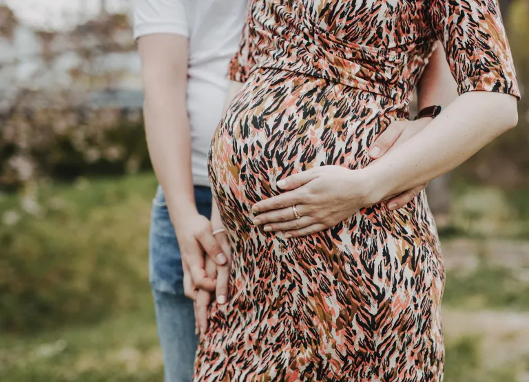 50mmfreunde Babybauch-Hof V+T 004